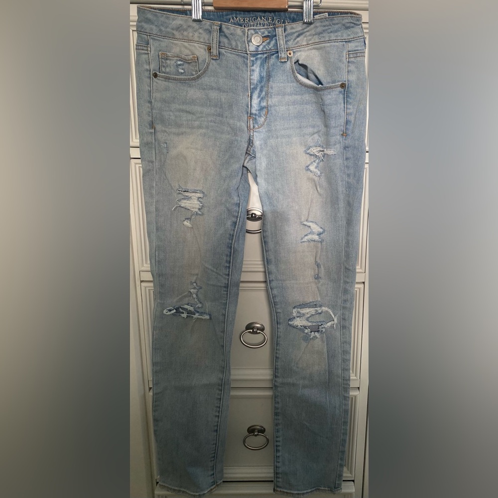American Eagle Outfitters Light Blue Size 6 Stretch Distressed Boyfriend Jeans